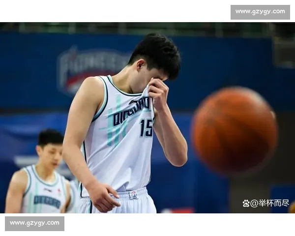 杨瀚森白衣闪耀富保罗庆功宴！湖人锋线新星助阵，四首轮秀彰显 Klutch 统治力
